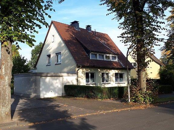 Referenzimmobilie: Einfamilienhaus riesigem Garten in Datteln!. Dieses erfolgreiche Objekt bietet folgende Besonderheiten: 809 m² Wohnfläche in einem freistehenden Haus mit großer Garage. Ein typisches Immobilienbeispiel aus unserer erfolgreichen Maklertätigkeit.