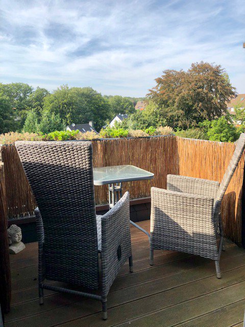 Referenzimmobilie: ETW in Rüttenscheid mit bester Vermietbarkeit.. Dieses erfolgreiche Objekt bietet folgende Besonderheiten: 3,5 Raum mit neuem Balkon im sanierten 8 Parteienhaus mit ca. 69 m² Wohnfläche.. Ein typisches Immobilienbeispiel aus unserer erfolgreichen Maklertätigkeit.