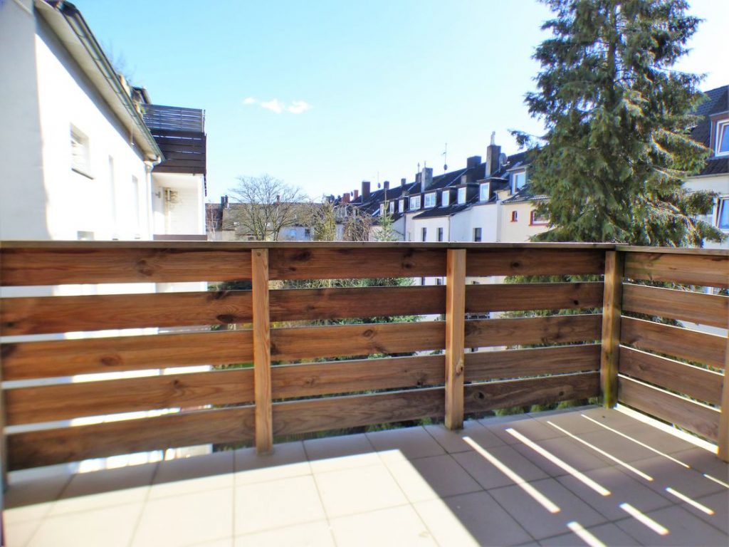 Referenzimmobilie: Rentables ETW-Paket in Essen Fronhausen.. Dieses erfolgreiche Objekt bietet folgende Besonderheiten: 3 Eigentumswohnungen, insgesamt ca. 160 m², in modernem MFH.. Ein typisches Immobilienbeispiel aus unserer erfolgreichen Maklertätigkeit.