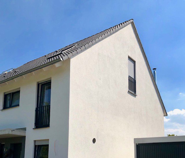 Referenzimmobilie: Wohnung direkt am Waldrand in Essen Heisingen!. Dieses erfolgreiche Objekt bietet folgende Besonderheiten: Schöne Dachgeschoßwohnung mit Loggia und ca. 50 m² Wohnfläche vermietet.. Ein typisches Immobilienbeispiel aus unserer erfolgreichen Maklertätigkeit.