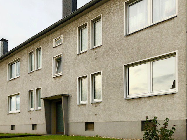 Referenzimmobilie: MFH in Bottrop! Erst vollvermietet, dann verkauft!. Dieses erfolgreiche Objekt bietet folgende Besonderheiten: Im begehrtesten Stadtteil von Bottrop mit 6 Wohnungen auf 270 m² Wohnfläche. Ein typisches Immobilienbeispiel aus unserer erfolgreichen Maklertätigkeit.