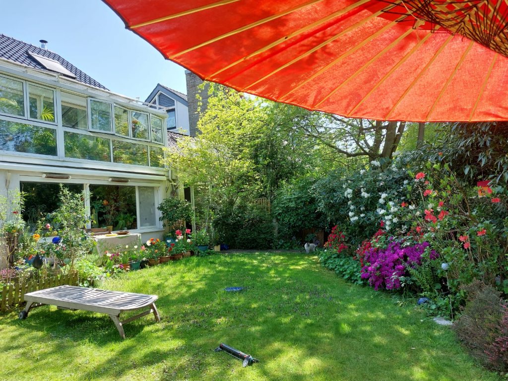 Referenzimmobilie: Traumhaus in Best Lage Essen Bredeneys.. Dieses erfolgreiche Objekt bietet folgende Besonderheiten: 300 m² Wohnfläche auf 900 m² Grundstück.. Ein typisches Immobilienbeispiel aus unserer erfolgreichen Maklertätigkeit.