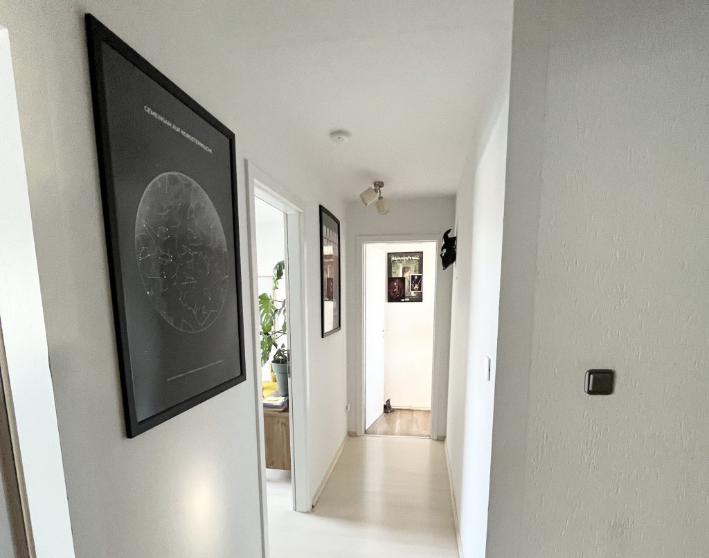 Referenzimmobilie: Maisonette-Eigentumswohnung in Bochum. Dieses erfolgreiche Objekt bietet folgende Besonderheiten: ca. 90 m² mit Garage in moderner Wohnanlage.. Ein typisches Immobilienbeispiel aus unserer erfolgreichen Maklertätigkeit.