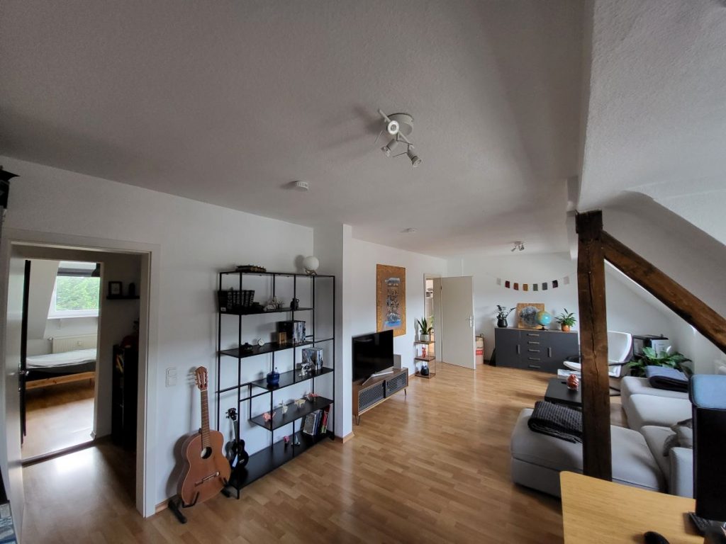 Referenzimmobilie: Zentrale Altbauwohnung im Essener Südviertel.. Dieses erfolgreiche Objekt bietet folgende Besonderheiten: ca. 80 m² mit Balkon.. Ein typisches Immobilienbeispiel aus unserer erfolgreichen Maklertätigkeit.