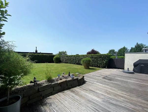 Referenzimmobilie: Neuwertiges Einfamilienhaus in Essen-Heidhausen.. Dieses erfolgreiche Objekt bietet folgende Besonderheiten: 160 m² Wohnfläche auf 572 m² Grundstück.. Ein typisches Immobilienbeispiel aus unserer erfolgreichen Maklertätigkeit.