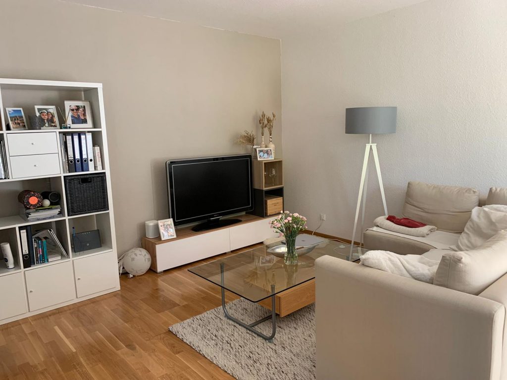 Referenzimmobilie: Schöne Eigentumswohnung in Frankfurt am Main.. Dieses erfolgreiche Objekt bietet folgende Besonderheiten: ca. 60 m² Wohnfläche in modernster Wohnanlage.. Ein typisches Immobilienbeispiel aus unserer erfolgreichen Maklertätigkeit.