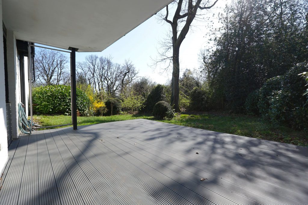 Referenzimmobilie: Gartenwohnung in grüner Lage in Essen Heisingen.. Dieses erfolgreiche Objekt bietet folgende Besonderheiten: Vermietung: Ebenerdig mit Blick in den Wald, mit ca. 87 m² und eigenem Garten.. Ein typisches Immobilienbeispiel aus unserer erfolgreichen Maklertätigkeit.