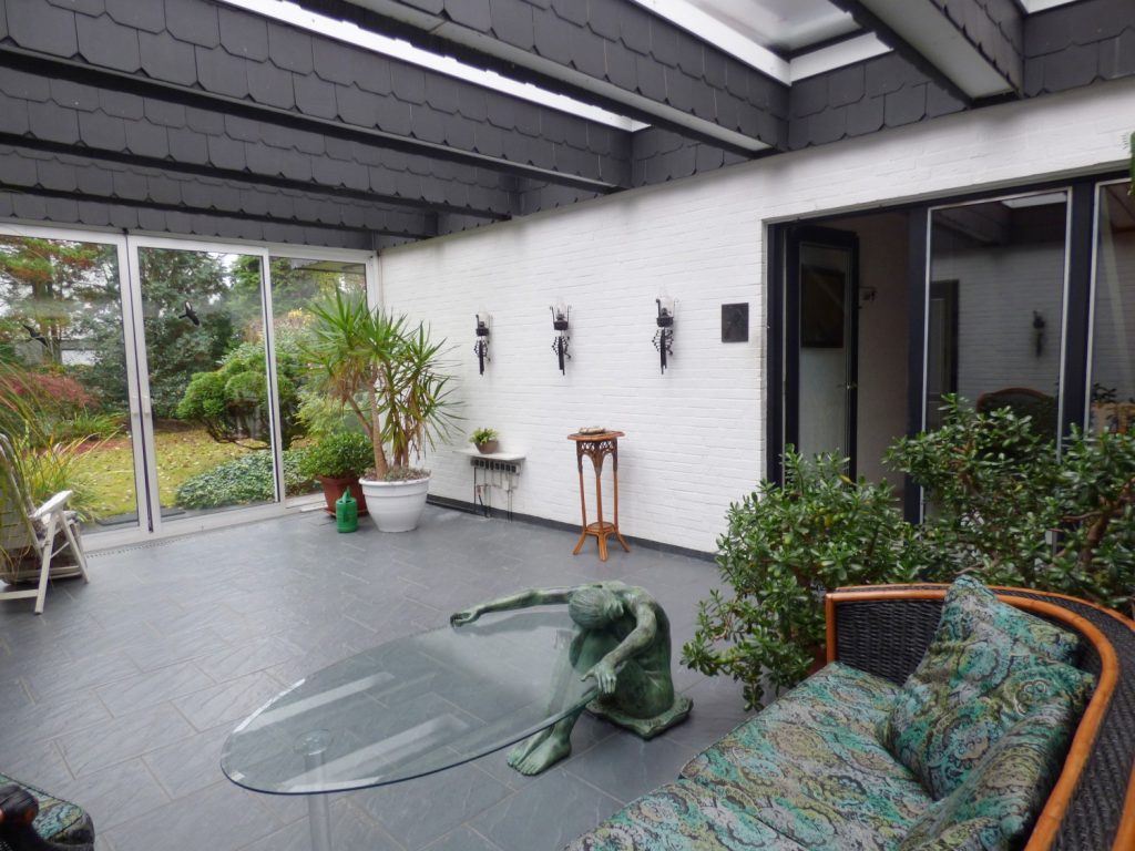 Referenzimmobilie: Platz für die Familie und Garten in Herten. Dieses erfolgreiche Objekt bietet folgende Besonderheiten: Sehr gepflegte 170 m² Wohnfläche auf einem großzügigen 510 m² großen Grundstück. Ein typisches Immobilienbeispiel aus unserer erfolgreichen Maklertätigkeit.