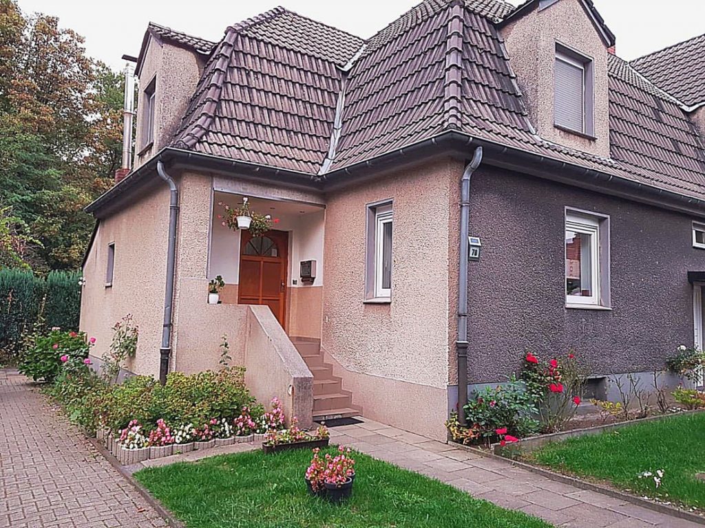 Einfamilienhaus mit Vorgarten