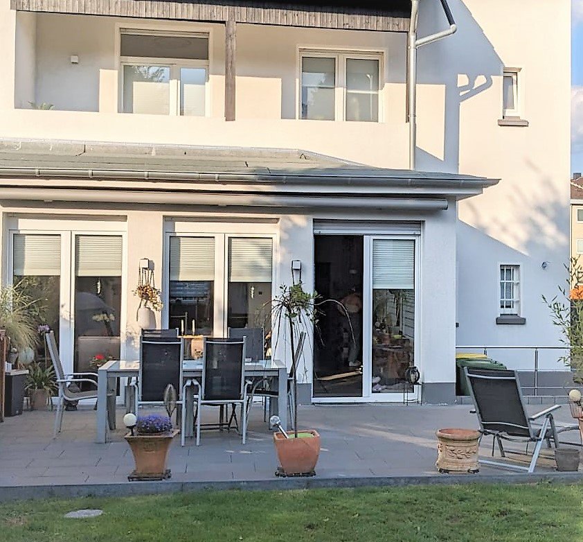 Mehrfamilienhaus mit großer Terrasse