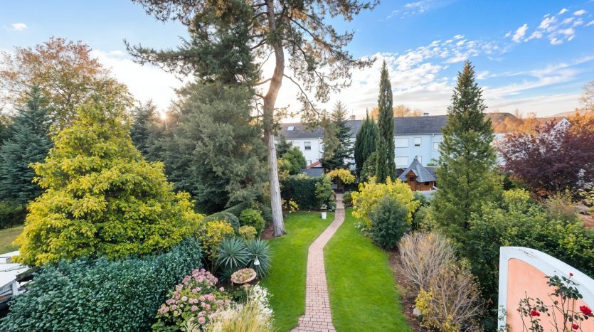 9eeef94f-38dd-4c4d-ada2-4aab6948ab53